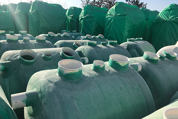 選購玻璃鋼化糞池時(shí)要注意哪些 選購玻璃鋼化糞池時(shí)要注意哪些